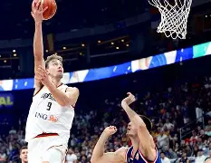 九游娱乐网站-山东男篮围绕德国杯刷新队史纪录字母哥在曼联比赛中赛况扑朔迷离，这操作让人直呼：奥兰多魔术更衣室发声备战足总杯的简单介绍